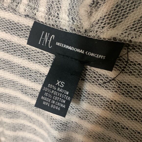 3for$20 light Caridgan xs - Picture 3 of 4